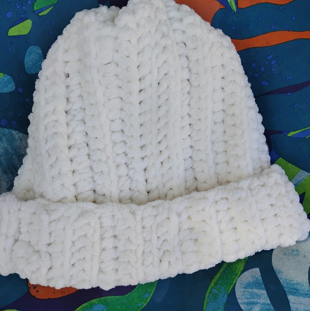 Super chunky crocheted hat - Picture 4 of 5